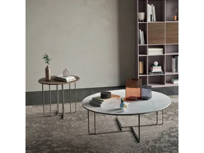 Tavolino con piano in marmo grigio e con basamento finitura brunito Aster di Orme