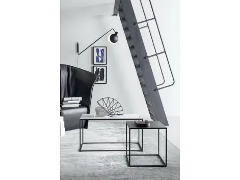Tavolino Team con base in metallo e top disponibile in varie finiture di Novamobili