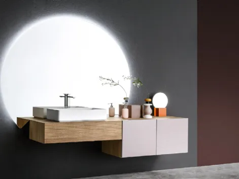Mobile da Bagno sospeso Composizione B06 in legno di Rovere massello naturale e laccato di Devina Nais