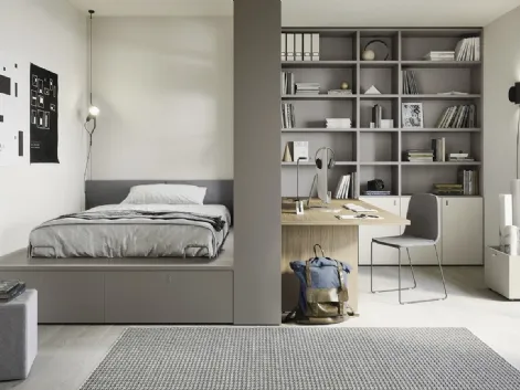 Cameretta componibile con letto su cassettone, scrivania e ampia libreria Next space 02 di Nidi