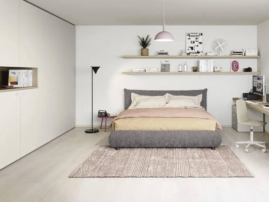 Cameretta componibile con letto matrimoniale in tessuto imbottito, scrivania e mensole Next space 08 di Nidi