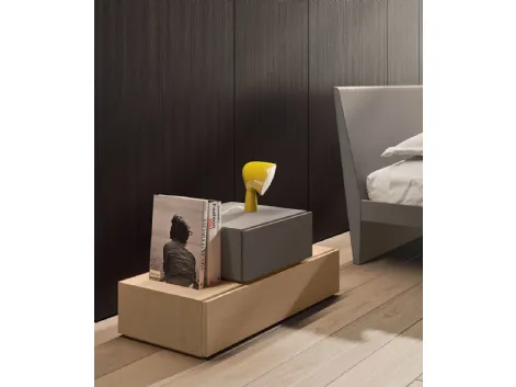 Comodino formato da 1 cassettone in Rovere e 1 cassetto laccato, Gruppo Compongo di Orme