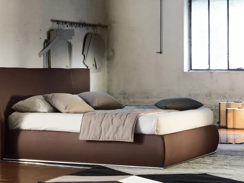 Letto in ecopelle con box contenitore e importante testiera Giselle Plain di Ergogreen