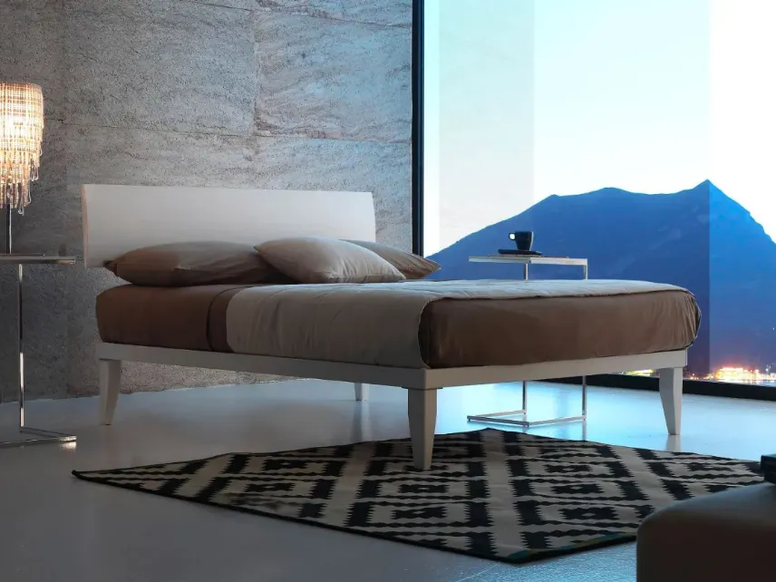 Letto matrimoniale in melaminico con testiera Niky Legno di Ergogreen