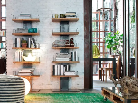 Libreria componibile Infinity con struttura in ferro e ripiani in Rovere massello di Devina Nais