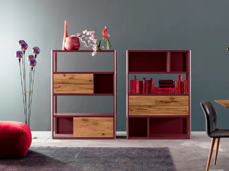 Libreria a muro in Rovere massello laccato Bordeaux e naturale Jolly di Devina Nais