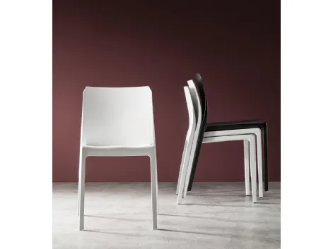 Sedia impilabile in polipropilene Clelia di Maronese