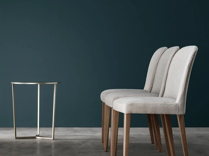 Sedia Gaia in tessuto imbottito di Maronese