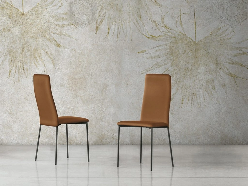 Sedia rivestita in pelle Gaia di Sedit