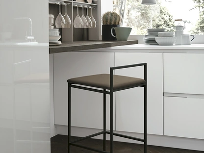 Sgabello in metallo con seduta in ecopelle July di Sedit