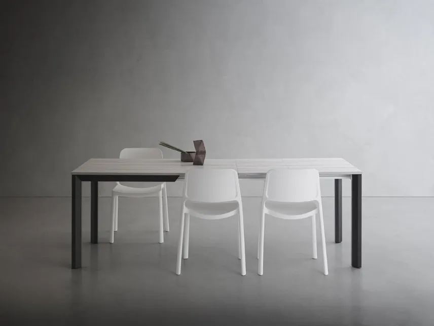 Tavolo allungabile con gambe in alluminio e piano in laminato Ricky Super Quadrato di La Primavera