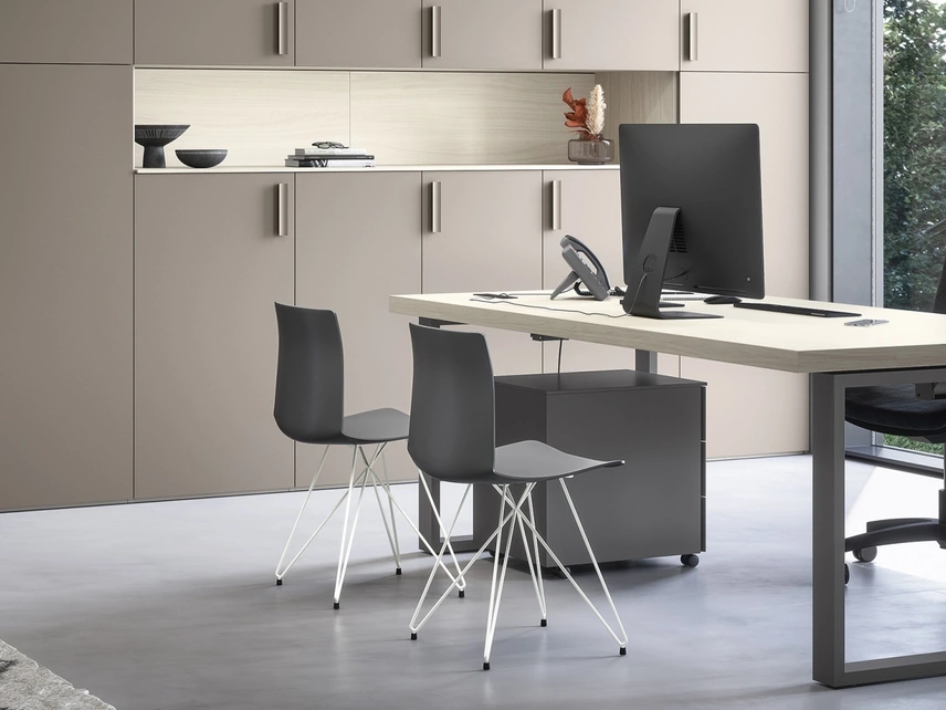 Sedia Ospiti in tessuto con gambe in metallo Sneek di Cinquanta3